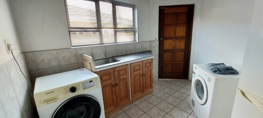 5 Bedroom Property for Sale in Sunrise On Sea Eastern Cape